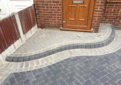 GALLERY IMAGE 11 BLOCK PAVING