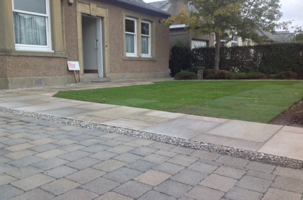 new block paved driveway intallation